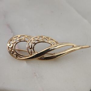 Trifari Vintage Filigree Gold Tone Swirl Brooch